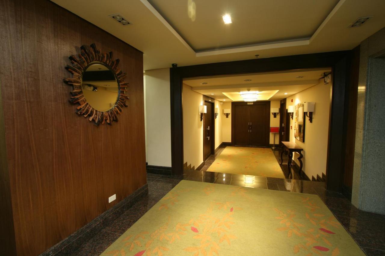 Crown Regency Hotel Makati Manila Esterno foto