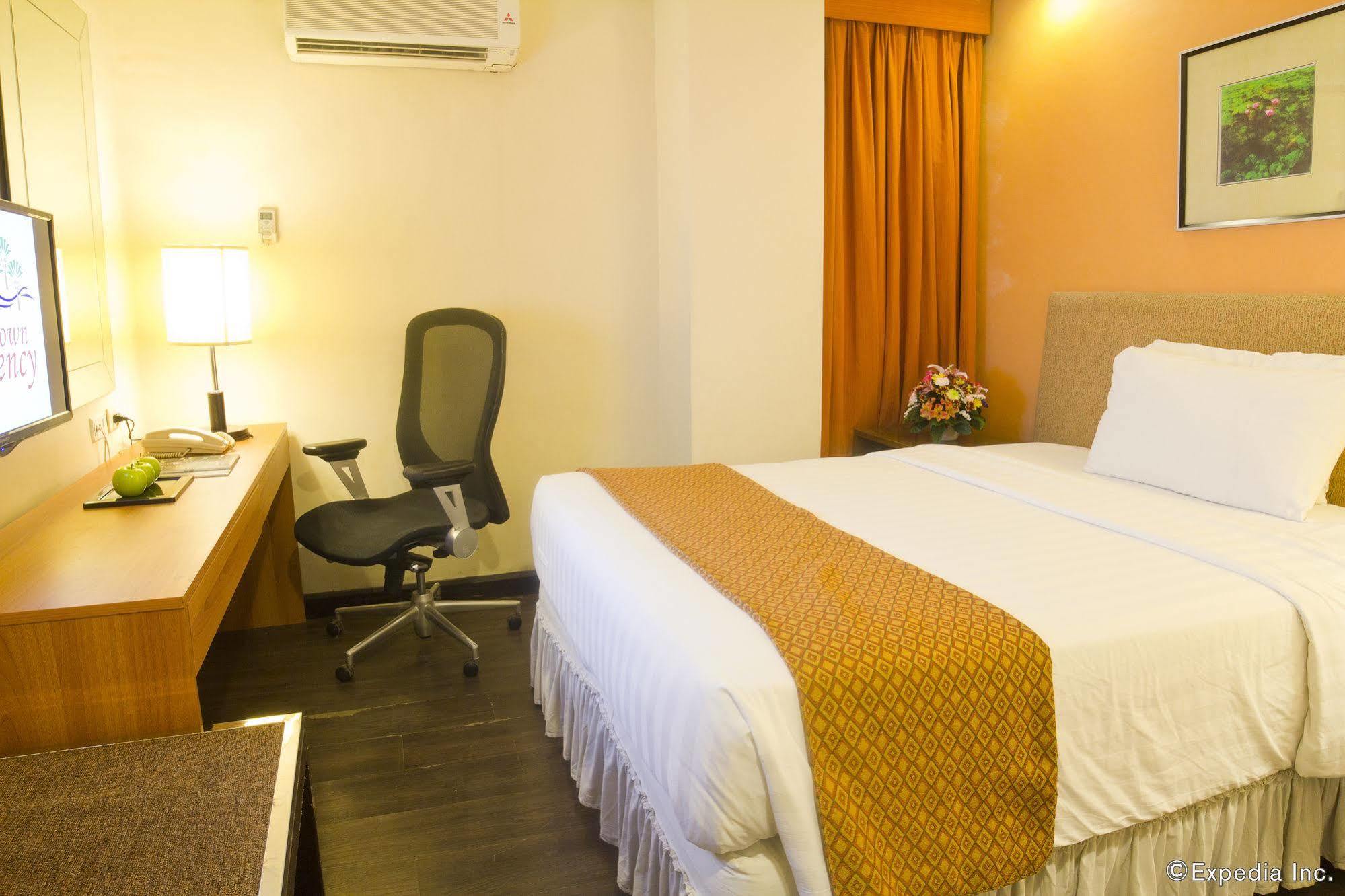 Crown Regency Hotel Makati Makati City Esterno foto